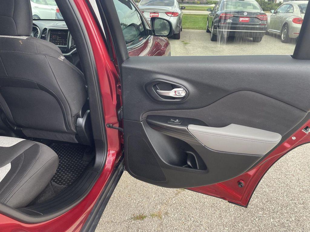used 2014 Jeep Cherokee car