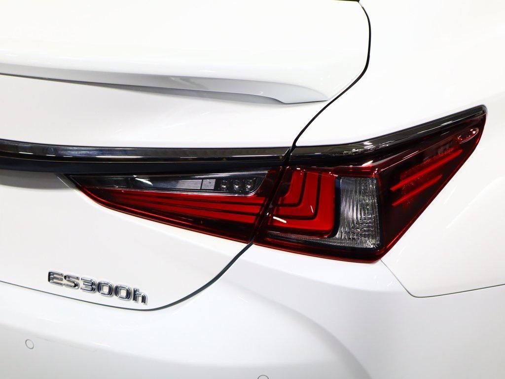 used 2022 Lexus ES 300h car, priced at $39,988