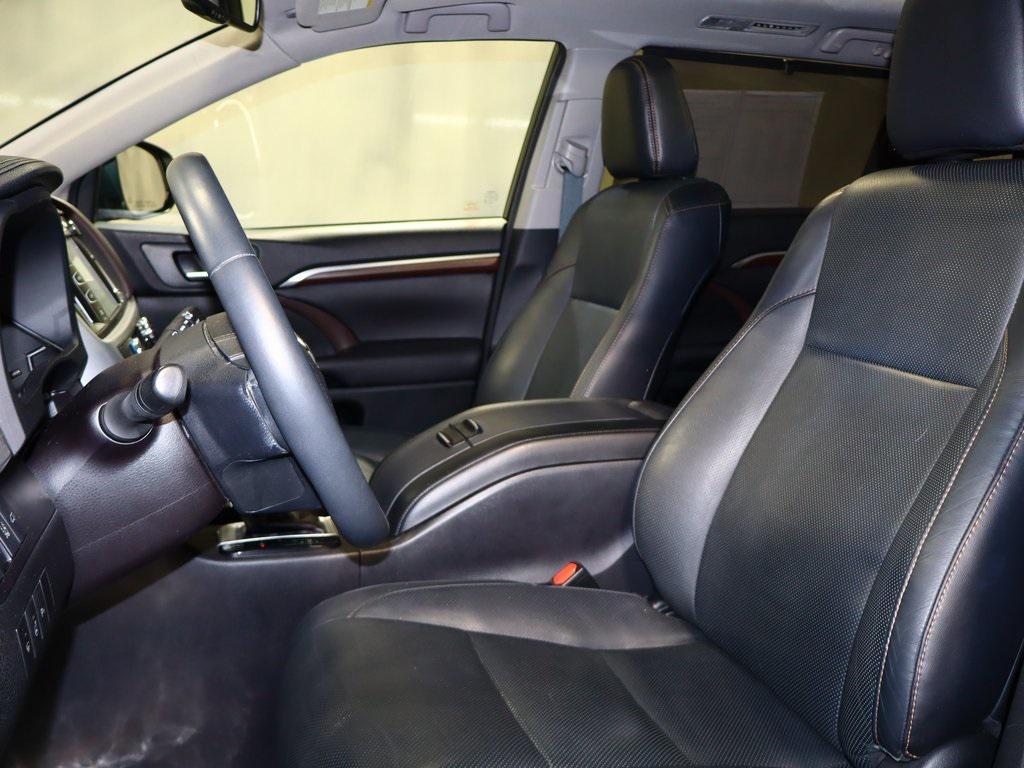 used 2016 Toyota Highlander car, priced at $21,275