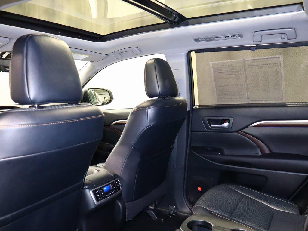 used 2016 Toyota Highlander car, priced at $21,275