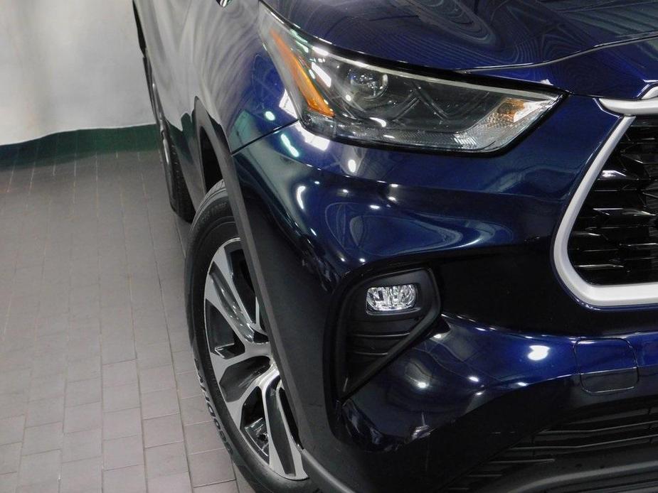 used 2022 Toyota Highlander car, priced at $35,380