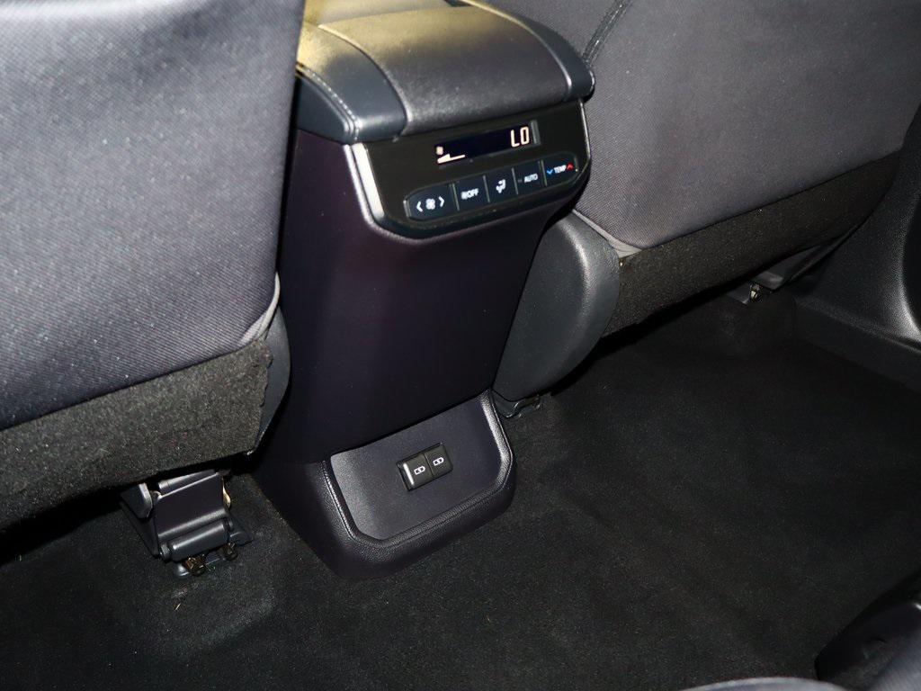used 2022 Toyota Highlander car, priced at $28,750