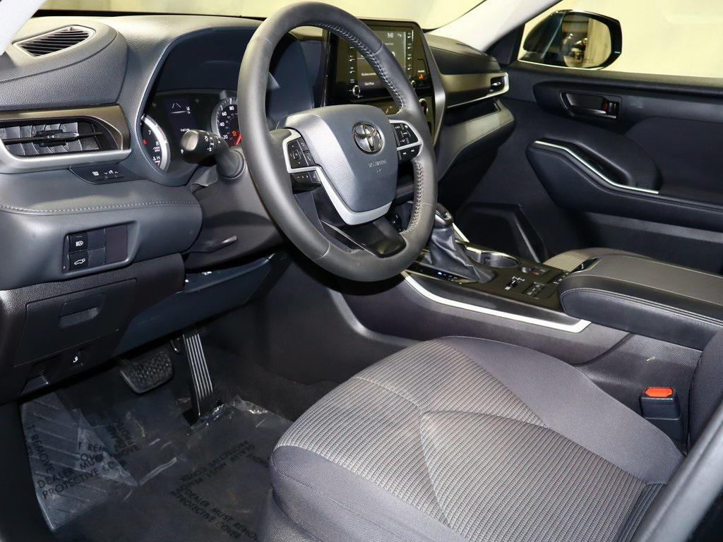 used 2022 Toyota Highlander car, priced at $28,750