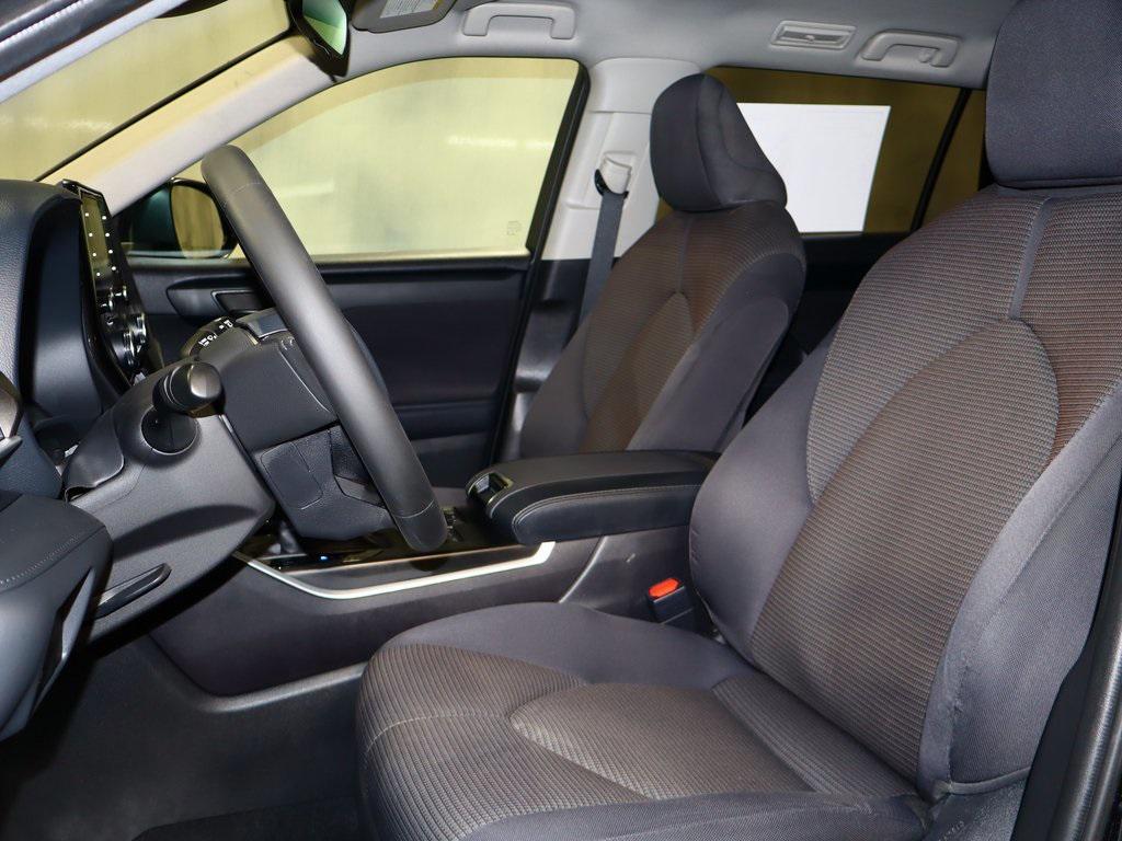 used 2022 Toyota Highlander car, priced at $28,750