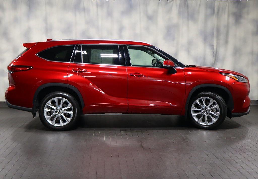 used 2022 Toyota Highlander car, priced at $37,988