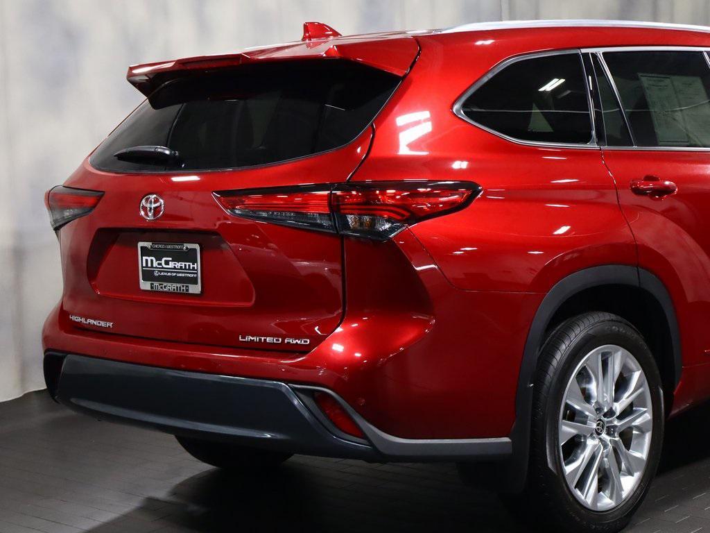 used 2022 Toyota Highlander car, priced at $37,988