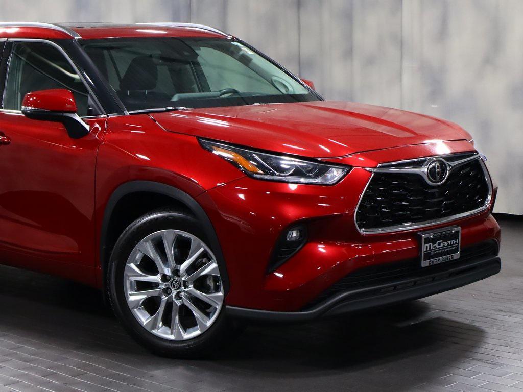 used 2022 Toyota Highlander car, priced at $37,988