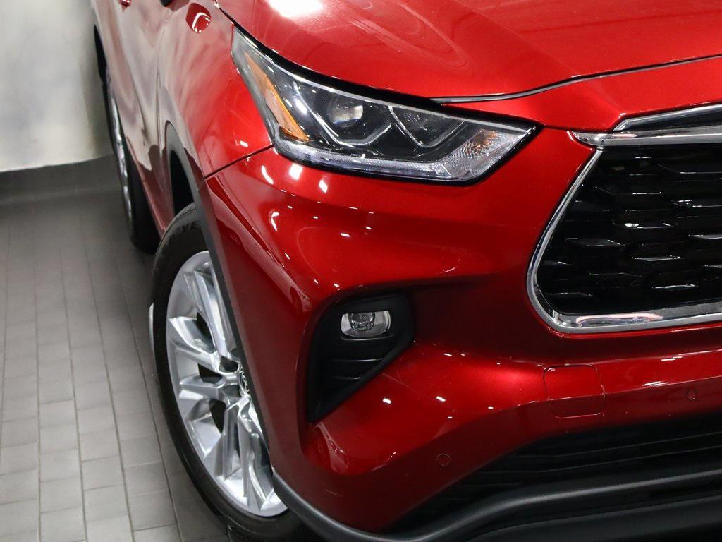 used 2022 Toyota Highlander car, priced at $37,988