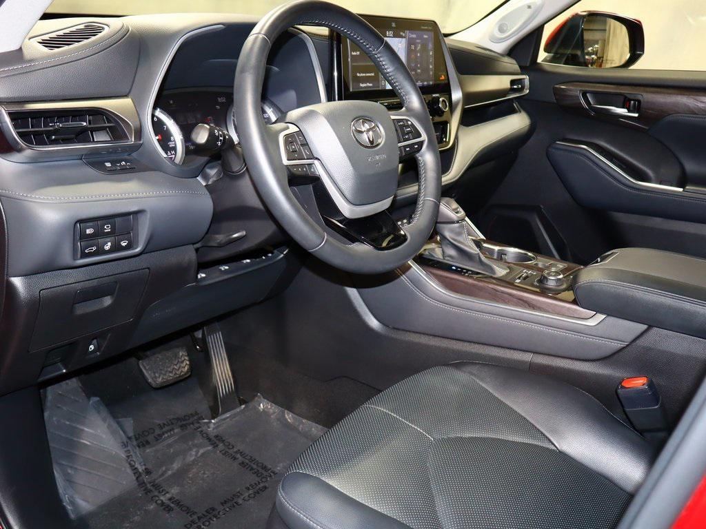 used 2022 Toyota Highlander car, priced at $37,988
