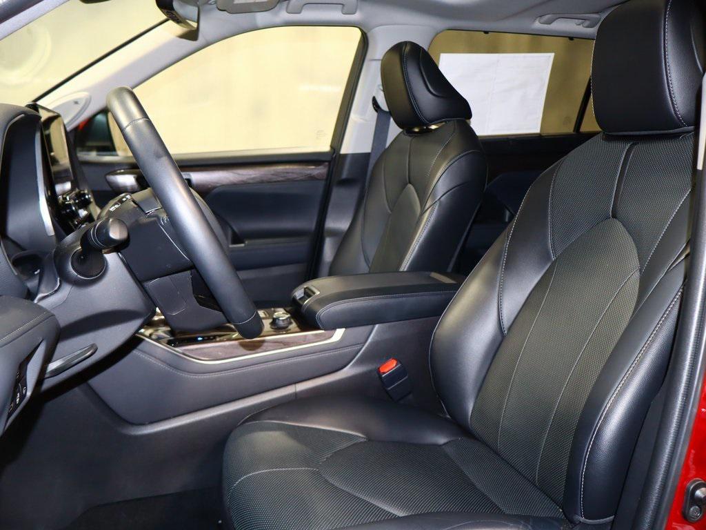 used 2022 Toyota Highlander car, priced at $37,988