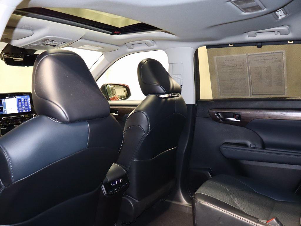 used 2022 Toyota Highlander car, priced at $37,988
