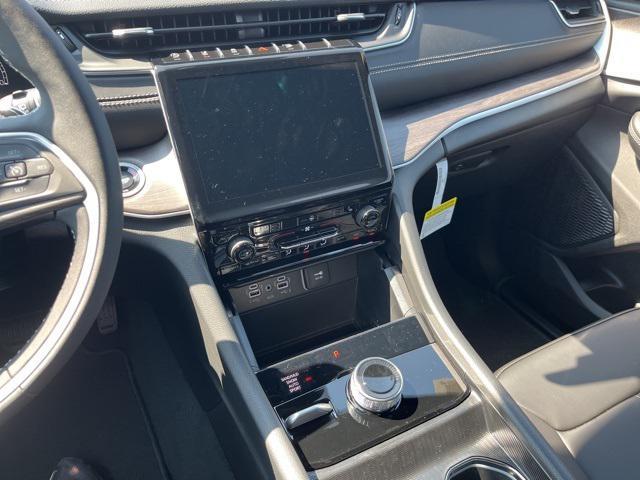 new 2025 Jeep Grand Cherokee car, priced at $47,495