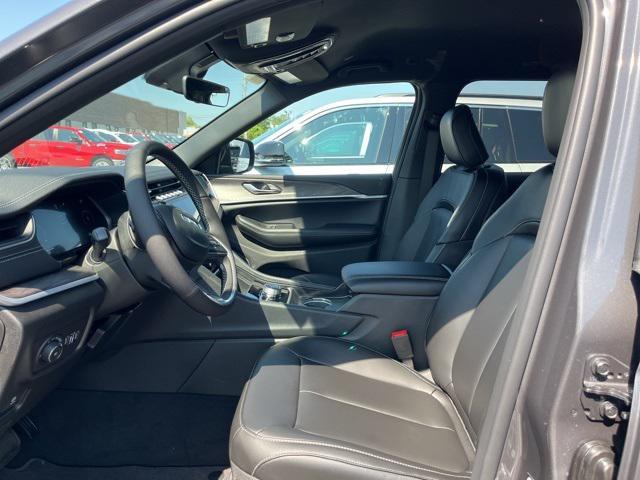 new 2025 Jeep Grand Cherokee car, priced at $47,495