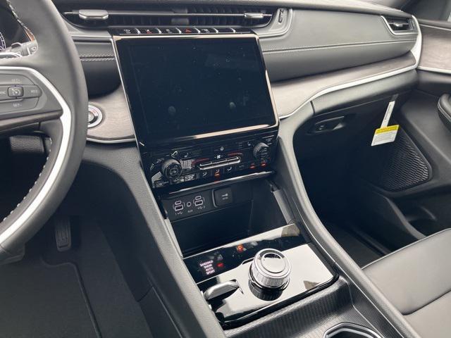 new 2025 Jeep Grand Cherokee car, priced at $50,010