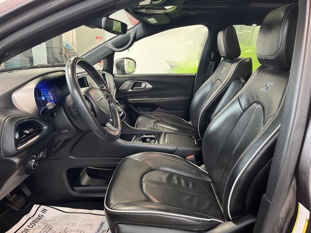 used 2022 Chrysler Pacifica Hybrid car, priced at $25,611