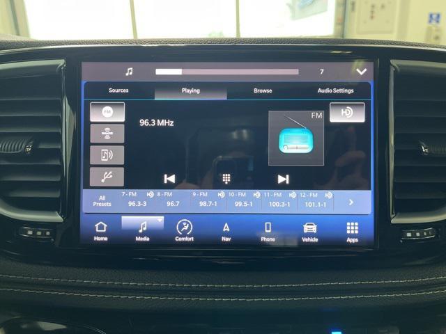 used 2022 Chrysler Pacifica Hybrid car, priced at $25,611