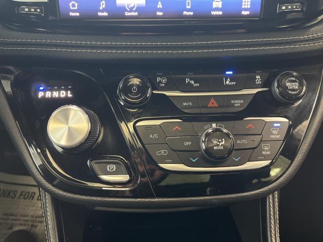 used 2022 Chrysler Pacifica Hybrid car, priced at $25,611