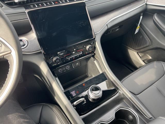 new 2025 Jeep Grand Cherokee car, priced at $50,220