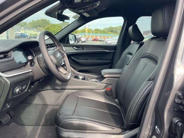 new 2025 Jeep Grand Cherokee car, priced at $50,220