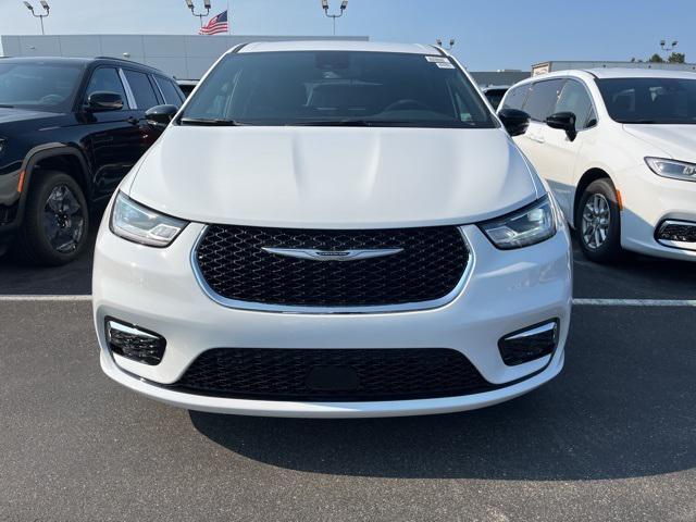 new 2025 Chrysler Pacifica car, priced at $45,725