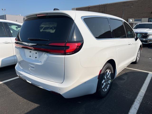 new 2025 Chrysler Pacifica car, priced at $45,725