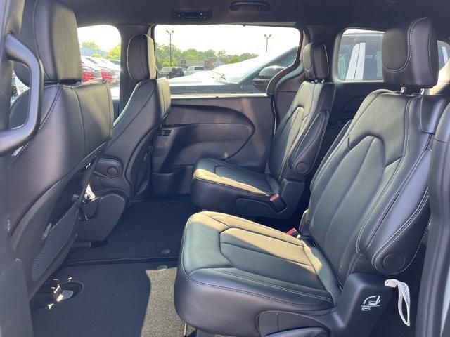 new 2025 Chrysler Pacifica car, priced at $45,725