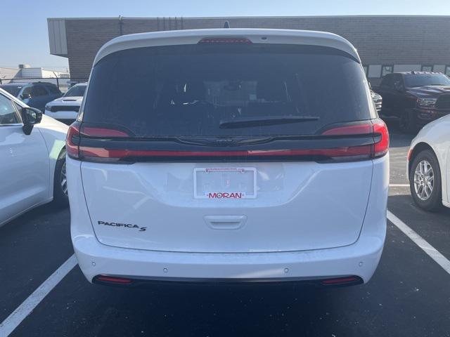 new 2024 Chrysler Pacifica car, priced at $46,900