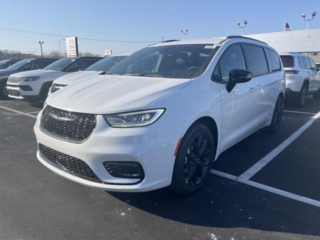 new 2024 Chrysler Pacifica car, priced at $45,400