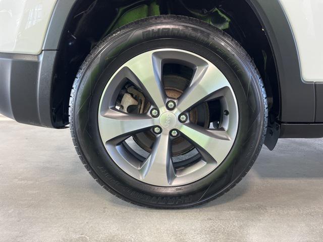 used 2021 Jeep Cherokee car, priced at $18,553