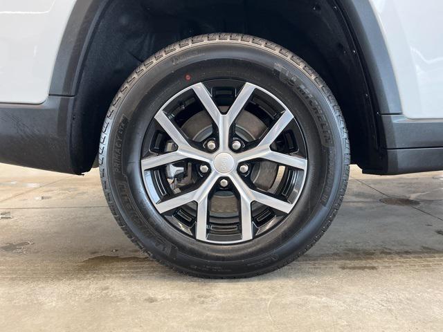 used 2024 Jeep Grand Cherokee L car, priced at $41,924