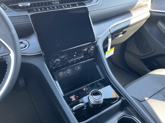 new 2025 Jeep Grand Cherokee car, priced at $46,900