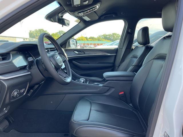 new 2025 Jeep Grand Cherokee car, priced at $46,900