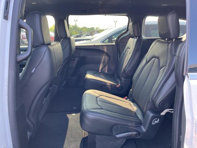 new 2025 Chrysler Pacifica car, priced at $45,725