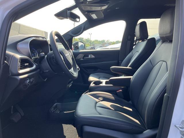new 2025 Chrysler Pacifica car, priced at $45,725