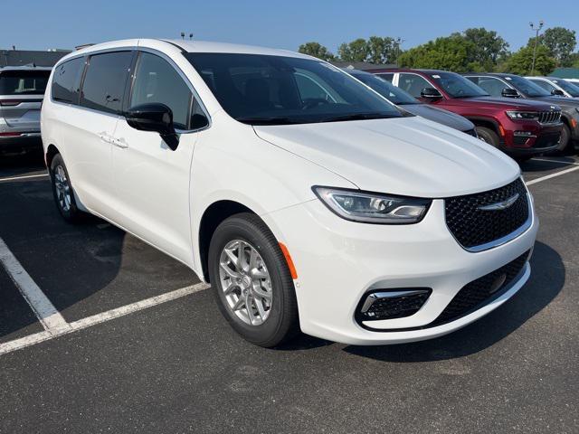 new 2025 Chrysler Pacifica car, priced at $45,725