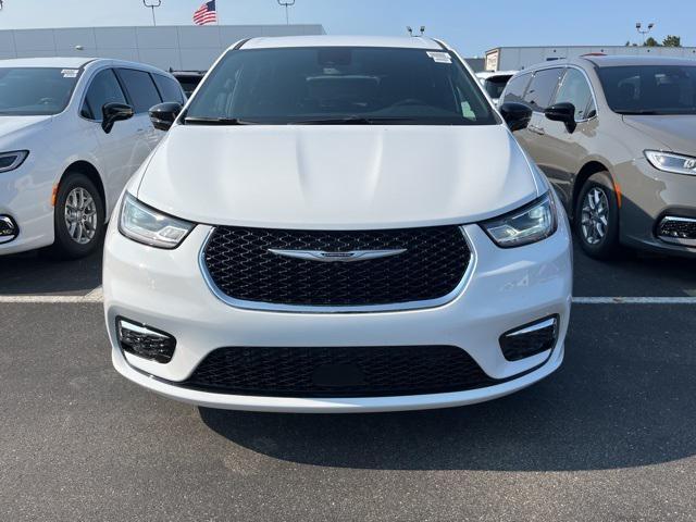 new 2025 Chrysler Pacifica car, priced at $45,725
