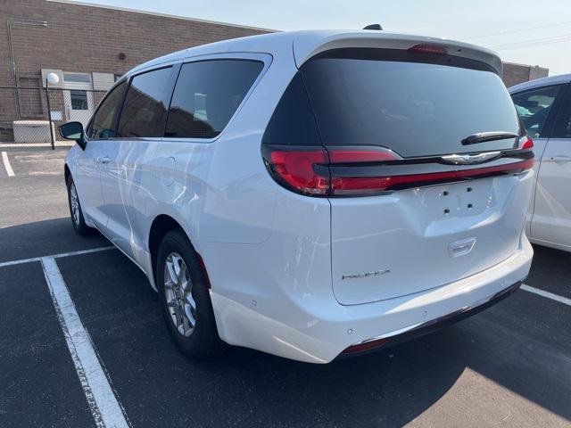 new 2025 Chrysler Pacifica car, priced at $45,725