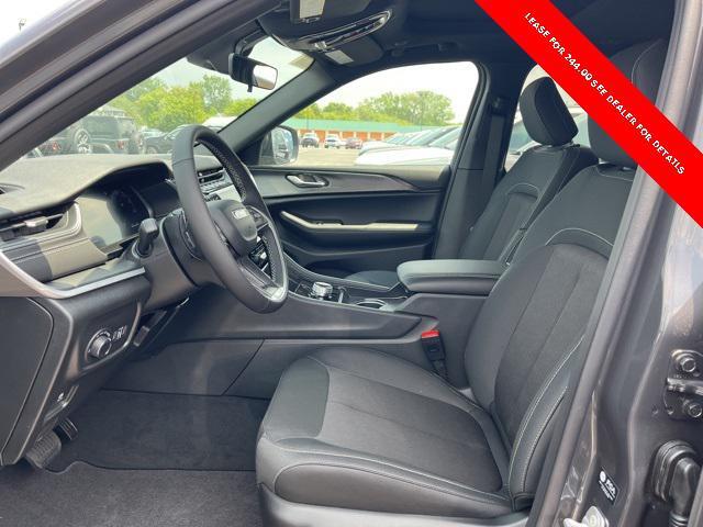 new 2025 Jeep Grand Cherokee car, priced at $44,170