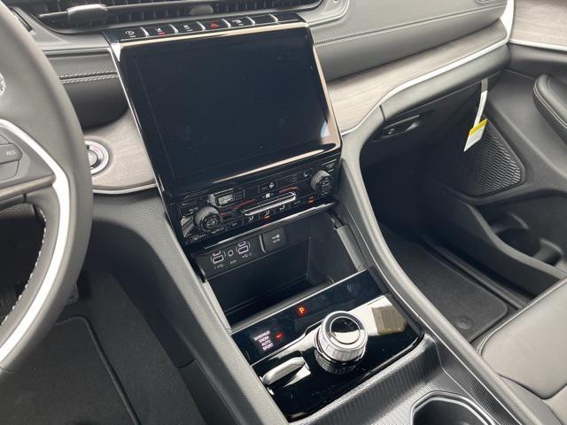 new 2025 Jeep Grand Cherokee car, priced at $47,895