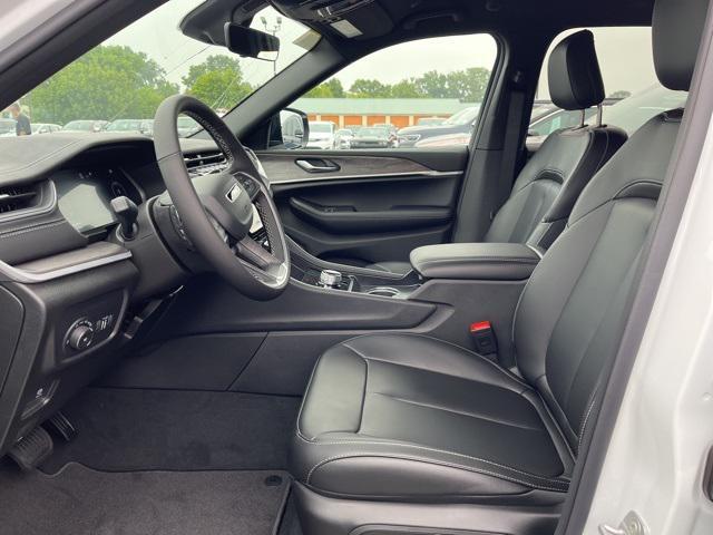 new 2025 Jeep Grand Cherokee car, priced at $47,895