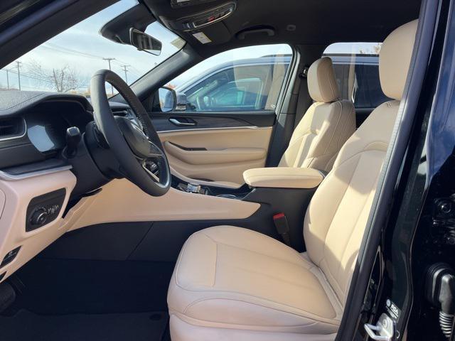 new 2025 Jeep Grand Cherokee car, priced at $47,495