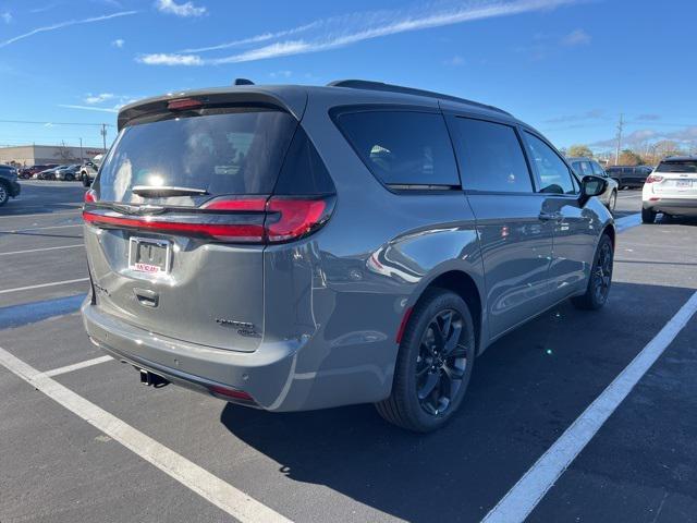 new 2025 Chrysler Pacifica car, priced at $56,945