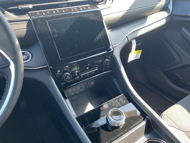 new 2025 Jeep Grand Cherokee car, priced at $44,170