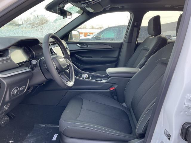 new 2025 Jeep Grand Cherokee car, priced at $43,375