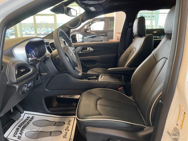 new 2025 Chrysler Pacifica Hybrid car, priced at $58,800