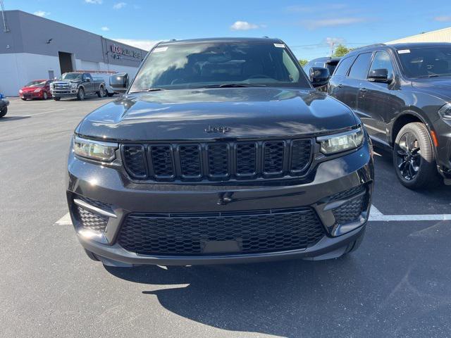 new 2024 Jeep Grand Cherokee car, priced at $49,175