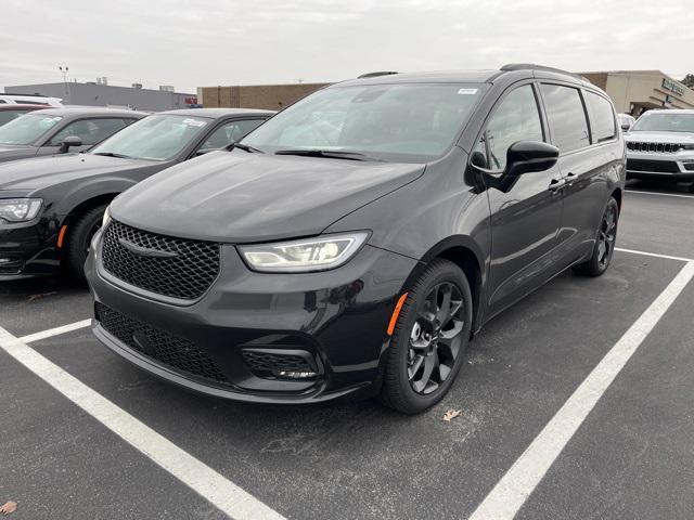 new 2024 Chrysler Pacifica car, priced at $57,485