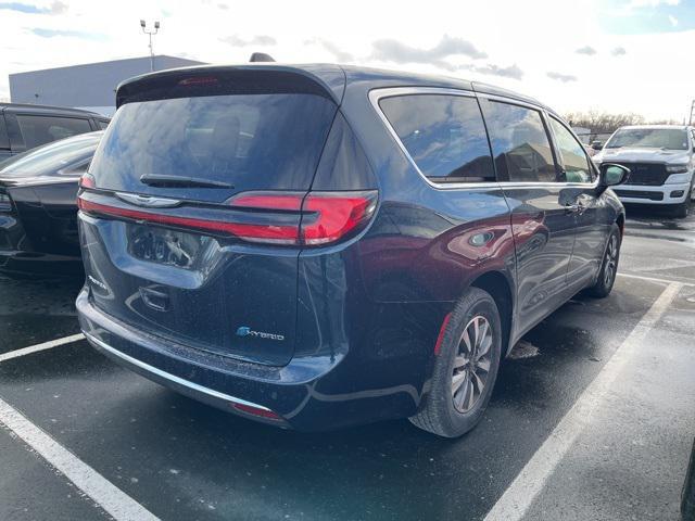 new 2025 Chrysler Pacifica Hybrid car, priced at $53,245