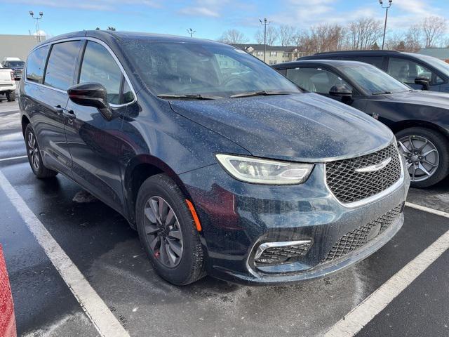 new 2025 Chrysler Pacifica Hybrid car, priced at $53,245