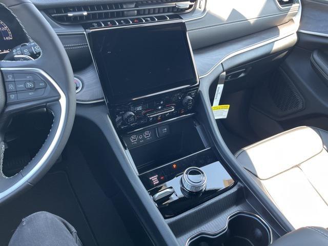 new 2025 Jeep Grand Cherokee car, priced at $46,900